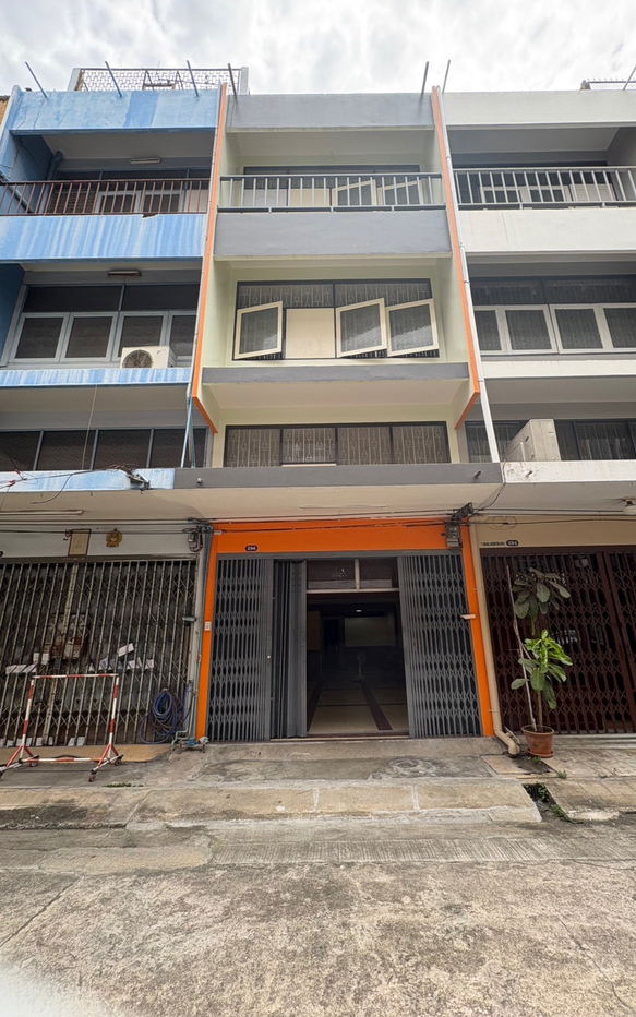 picture 3.5-story shophouse for sale, 15 sq wah, suitable for office use, ready to live in, fully renovated, located in Soi Charansanitwong 40/1 - 1/14