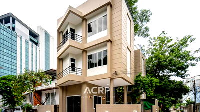 Houses for sale Phranakhon Rajabhat University : Renovated 3-storey detached house for sale on Vibhavadi Rangsit 5, Soi 6, conveniently located near MRT Chatuchak and BTS Mo Chit.