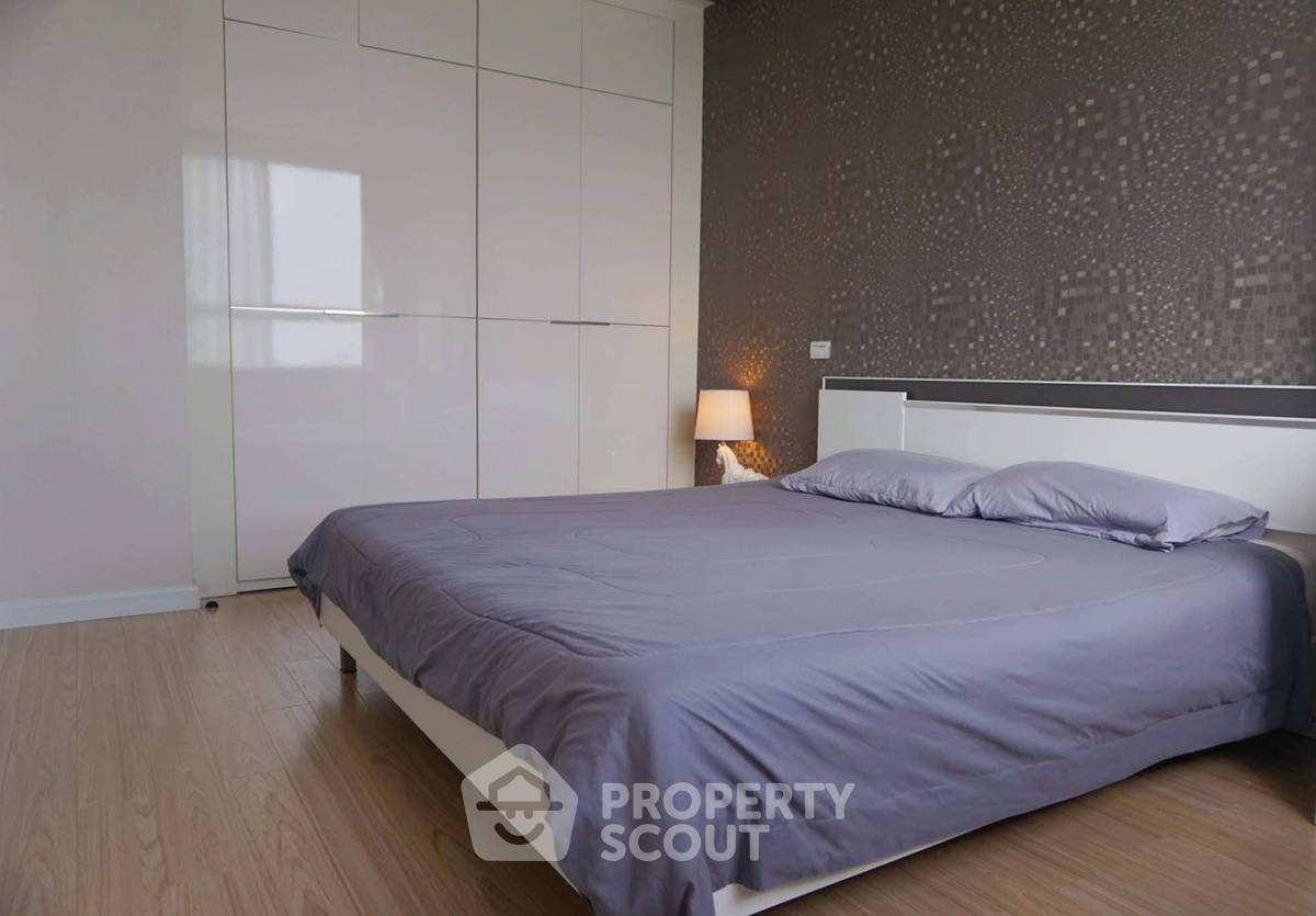 picture 1-BR Condo at T.c. Green Rama 9 near MRT Phra Ram 9 (ID 469853) - 3/7