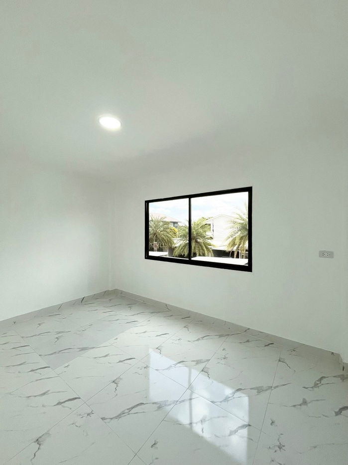 รูป 🏡 FOR RENT — ทาวน์โฮม 3 ชั้น พร้อมเข้าอยู่ 16 ส.ค. 68 📍 รามอินทรา 34 แยก 10 (เลียบทางด่วนรามอินทรา) - รูปที่ 3/20