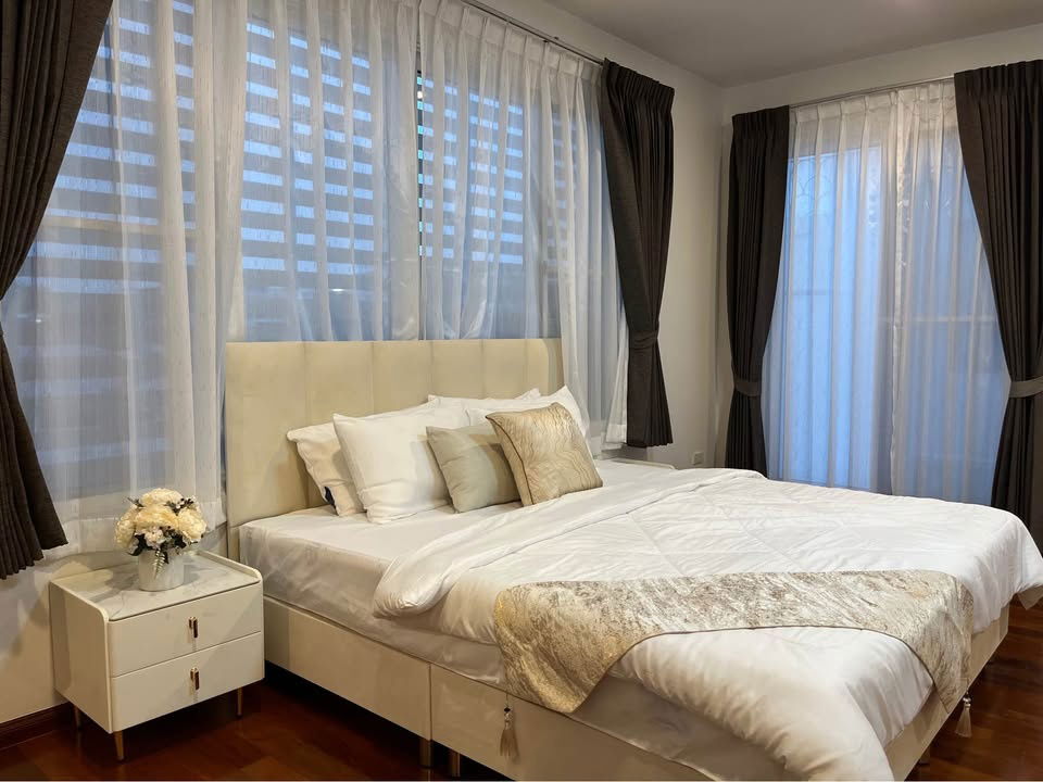 รูป บ้านให้เช่า บ้านเดี่ยว 3 ชั้น  ย่านรัชดานิเวศน์ 16 พร้อมเข้าอยู่สนใจติดต่อ Line @goodmanpro หรือ โทร 0999029192 - รูปที่ 6/9