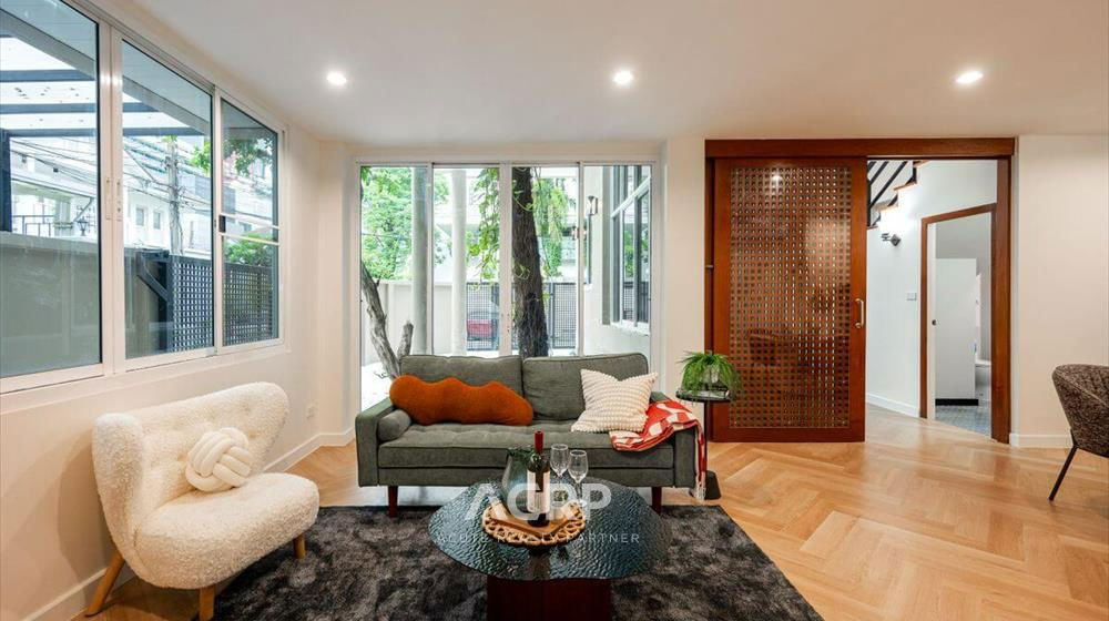 picture Renovated 3-storey detached house for sale on Vibhavadi Rangsit 5, Soi 6, conveniently located near MRT Chatuchak and BTS Mo Chit. - 3/20