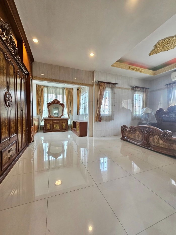 picture 2-Storey Single House for Sale – Serene Ratchaya 2, Soi 3  ✨ Balinese-inspired exterior design | Luxury Louis-style interior - 5/15