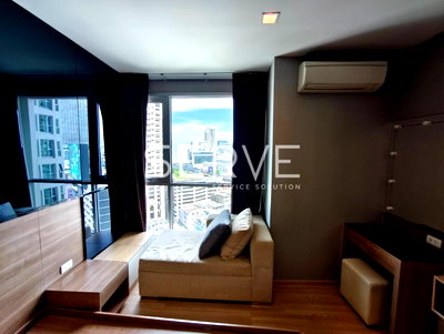 Condos for rent : 🔥24K🔥- 1 Bed with Bathtub 44.5 sq.m. High Fl. 10+ Good Location BTS Saphan Taksin station 340 m. at Rhythm Sathorn Condo / For Rent