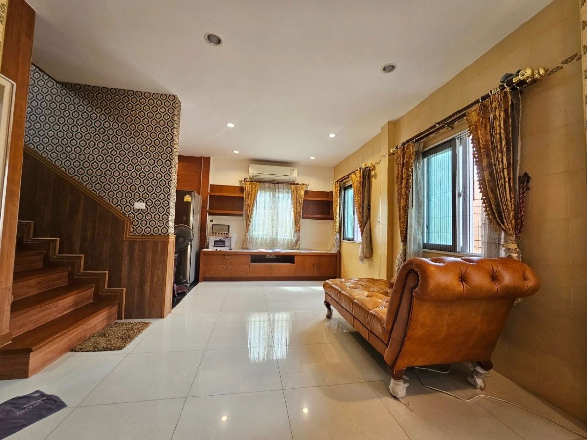 picture 2-Storey Single House for Sale – Serene Ratchaya 2, Soi 3  ✨ Balinese-inspired exterior design | Luxury Louis-style interior - 4/15