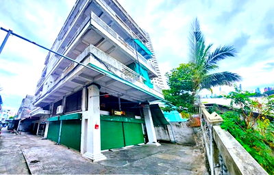 Office for rent วิทยาลัยกาญจนาภิเษกช่างทองหล่อ : MRT SamYot 700m.on the Chao Phraya River PhraPhuttaYodfa Bridge Hostel building 5 Storeys 3-8units S