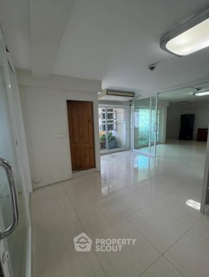 picture 1-BR Condo at I.T.F. Silom Palace Condominium near BTS Chong Nonsi (ID 2260746) - 10/12