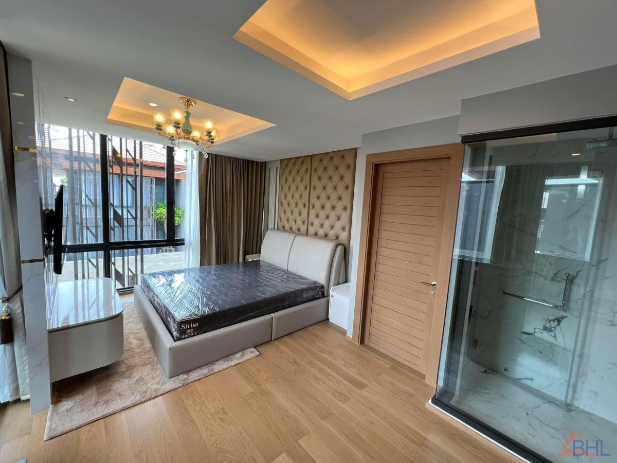 รูป ขายบ้านเดี่ยวหรูพร้อมสระว่ายน้ำย่านสาทร 530 ตร.ม. ถนนเย็นอากาศ เขตยานนาวา กรุงเทพ - รูปที่ 4/10