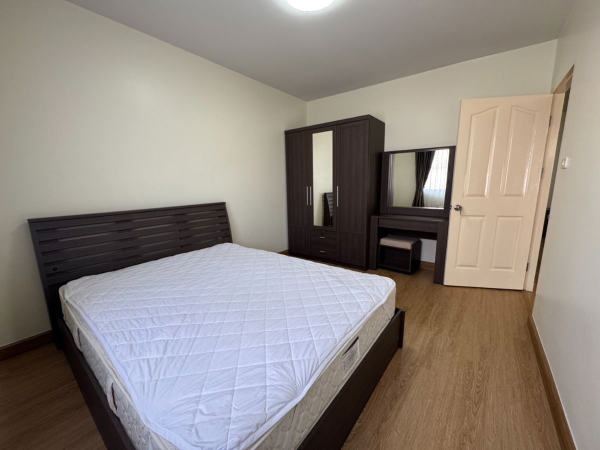 รูป  ให้เช่า ซิตี้ โฮม รัชดา 10  City Home Ratchada 10 ทาสีใหม่ ปูพื้นใหม่ 2 ห้องนอน 1 ห้องน้ำ มีเครื่องซักผ้า ผ้าม่านใหม่ เปลี่ยนสวิทช์ไฟและปลั๊กไฟใหม่  - รูปที่ 6/18