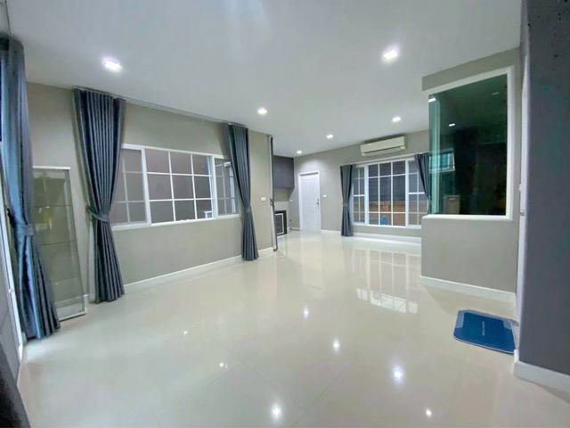 รูป โกลเด้น 4นอน 30ตร.วา.230 ตร.ม. รร.บางน้ำจืด 1.7 กม. วัดพันท้ายนรสิงห์ รพ.พานาซี พระราม2 1.5กม.ให้เช่า บ้านแฝด 2ชั้น - รูปที่ 2/8