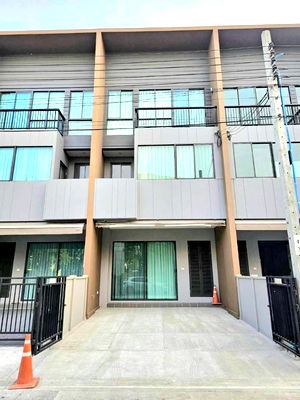 Townhouses for rent : Baan Klang Muang Rama 9 - Krungthep Kreetha