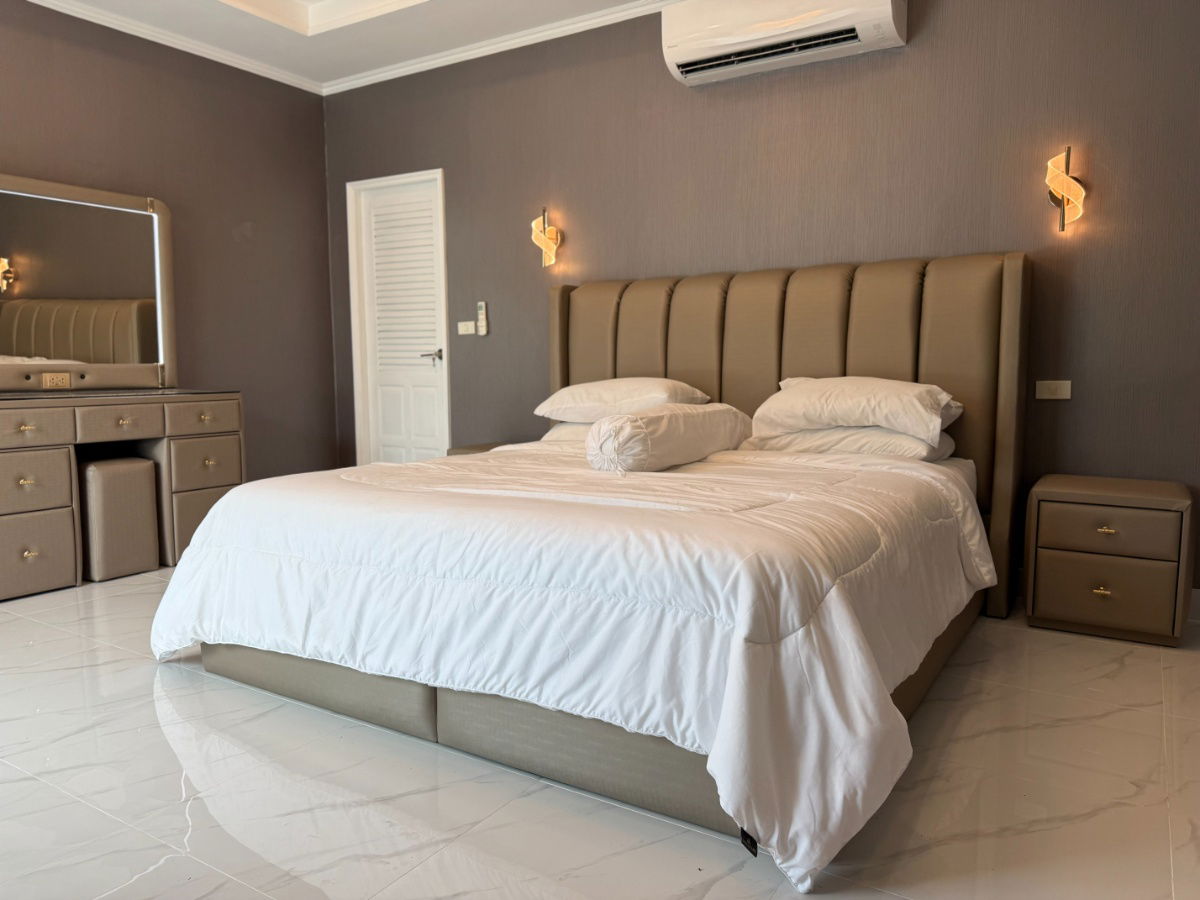 picture For Sale 4-Bedroom Pool Villa near Mabprasan Lake - 6/22
