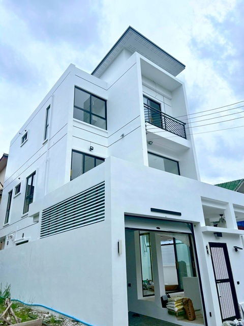 picture The Scene Town in Town 600m 5 bed Luxury 3-storey Ekkamai-Thonglor SISB International Sch 1.8 km. - 2/8