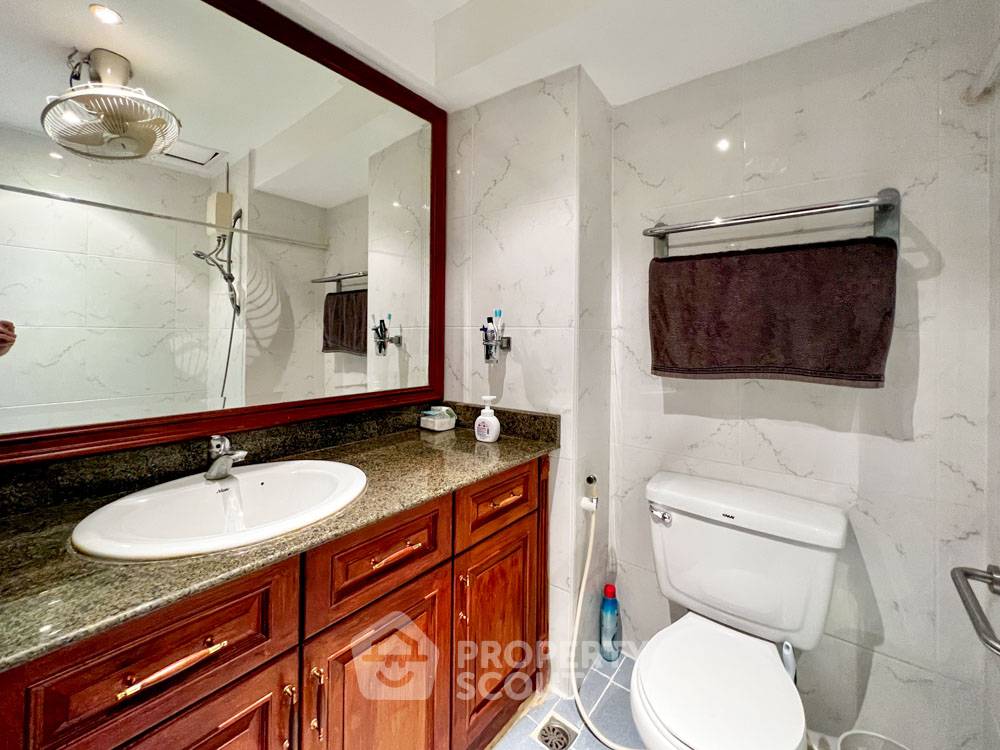picture 1-BR Condo at Sombat Pattaya Condotel close to Phratamnak (ID 1361000) - 8/14
