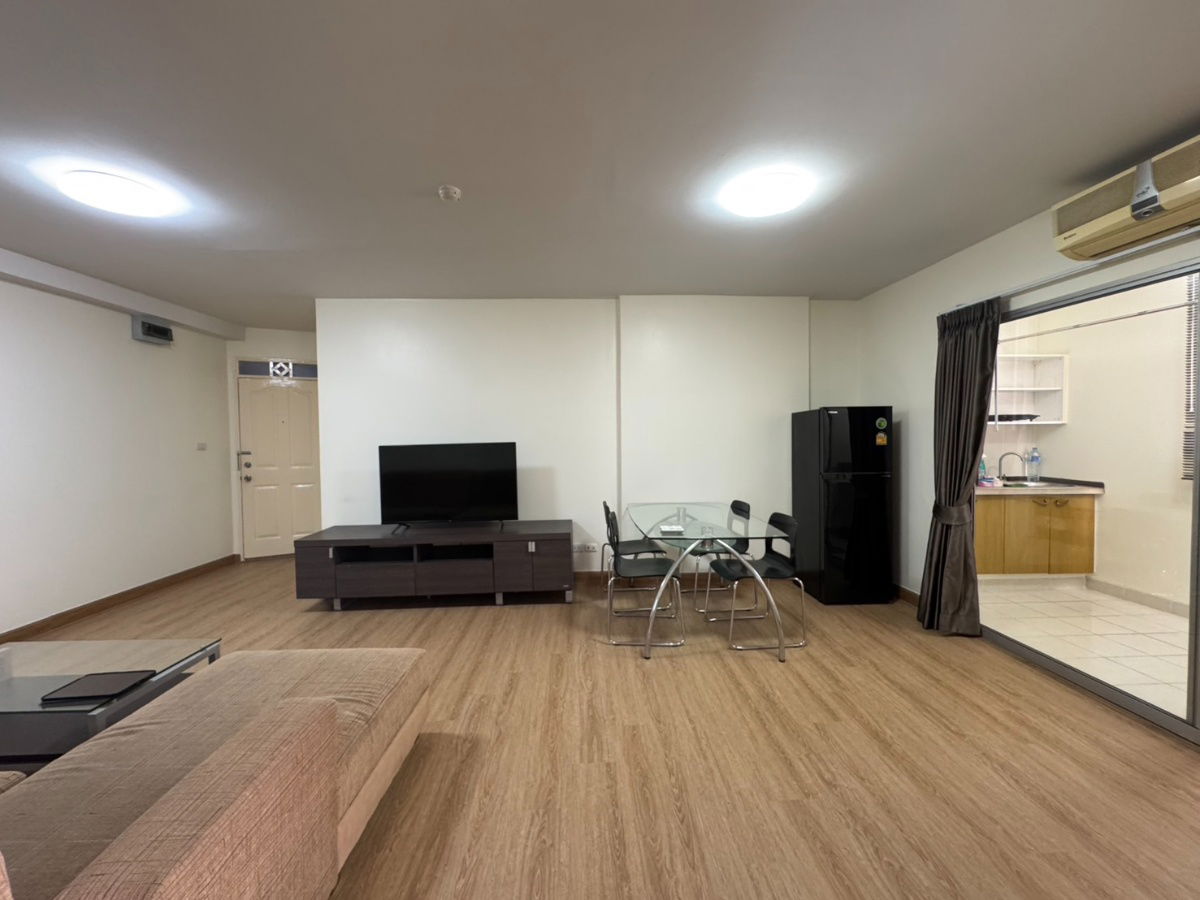 รูป  ให้เช่า ซิตี้ โฮม รัชดา 10  City Home Ratchada 10 ทาสีใหม่ ปูพื้นใหม่ 2 ห้องนอน 1 ห้องน้ำ มีเครื่องซักผ้า ผ้าม่านใหม่ เปลี่ยนสวิทช์ไฟและปลั๊กไฟใหม่  - รูปที่ 11/18