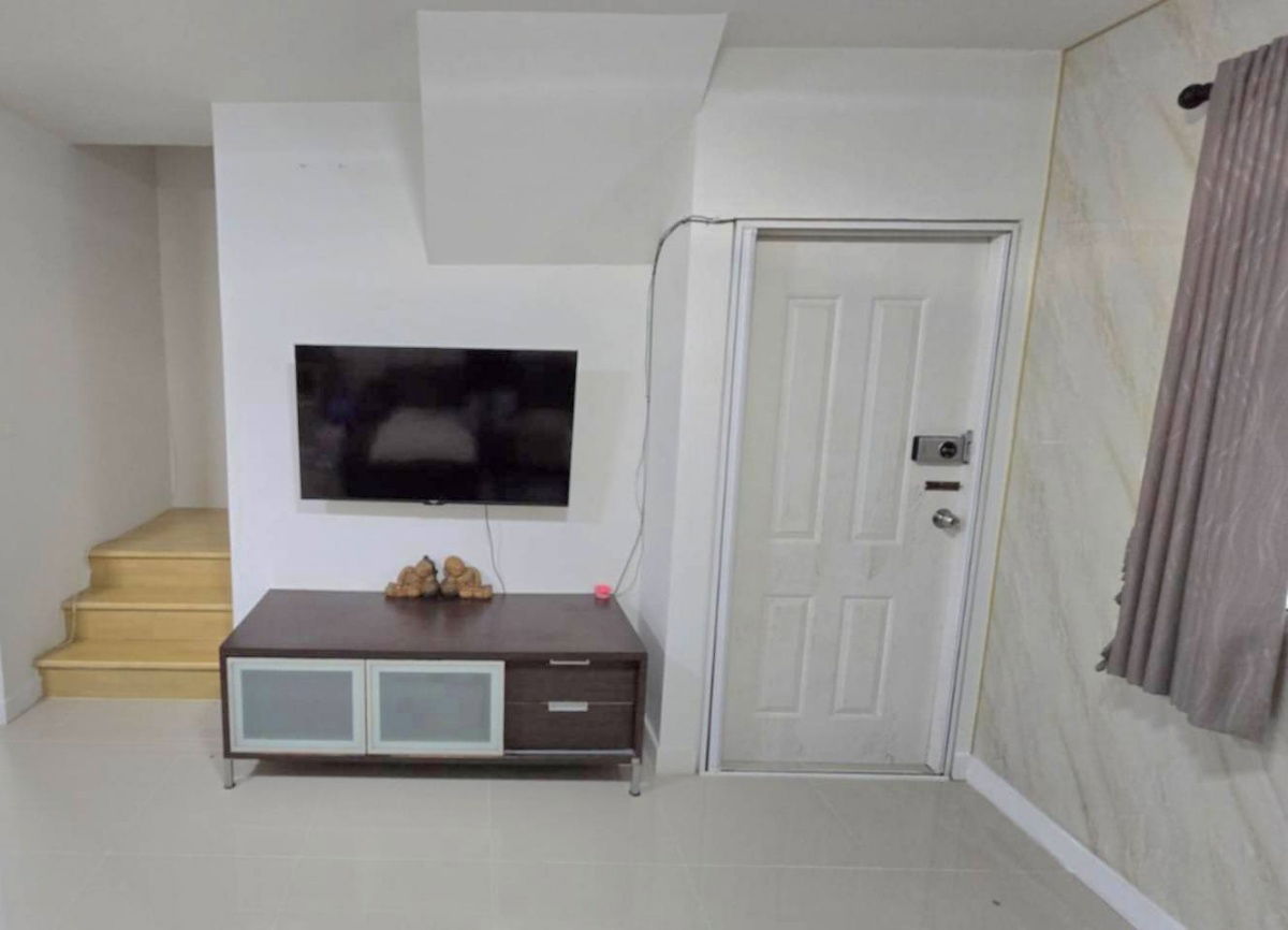 picture Urgent sale: Townhouse Pleno Srinakarin, 3 bedrooms, 2 bathrooms, price only 3,159,000 baht. - 5/5