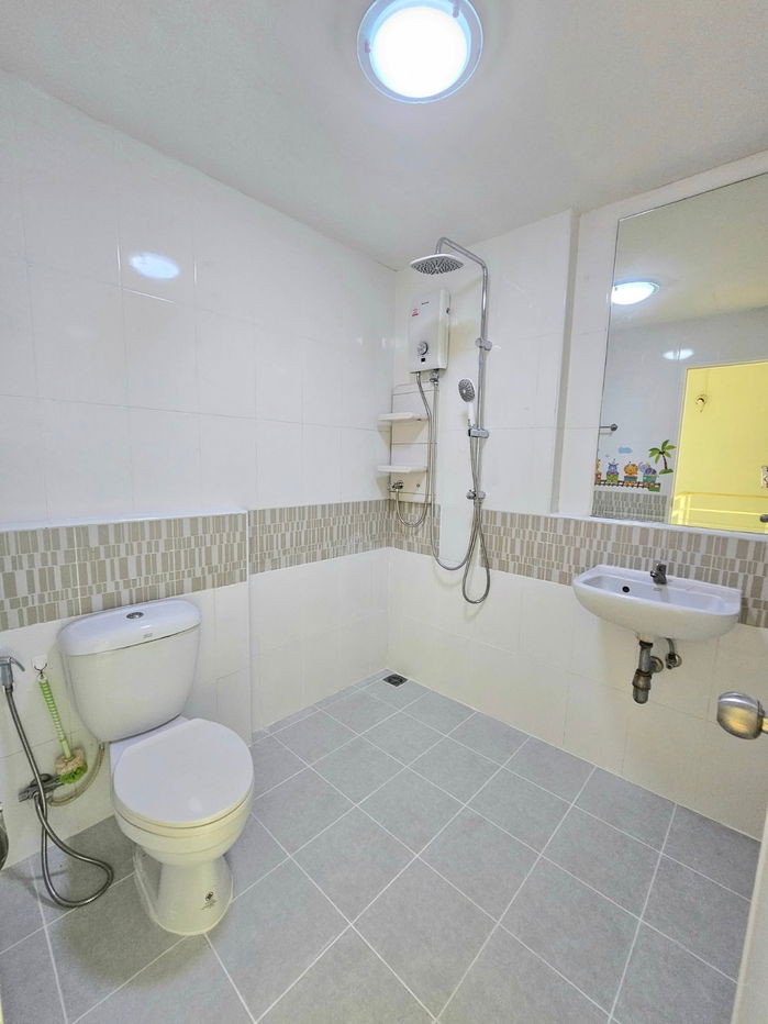 picture Urgent sale: Townhouse Pleno Srinakarin, 3 bedrooms, 2 bathrooms, price only 3,159,000 baht. - 4/5