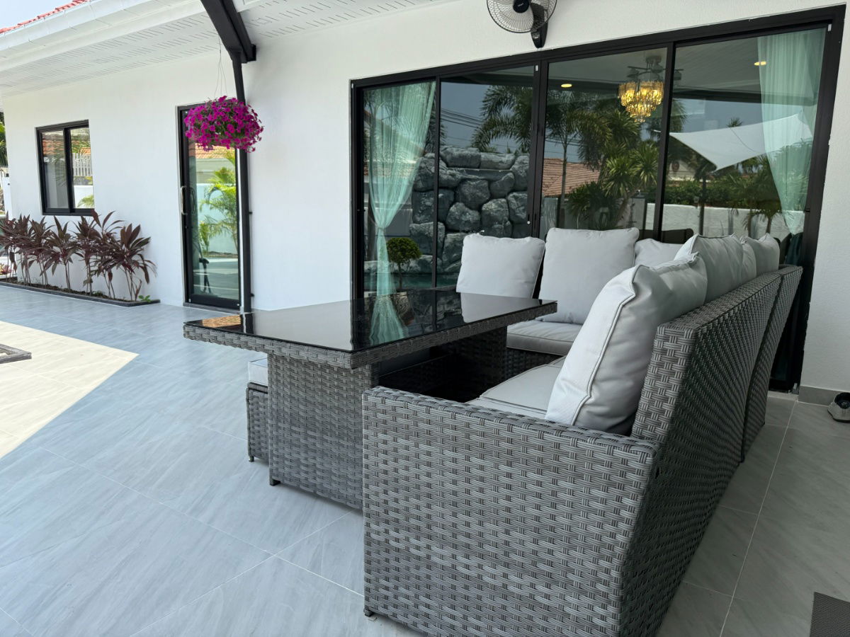 picture For Sale 4-Bedroom Pool Villa near Mabprasan Lake - 20/22
