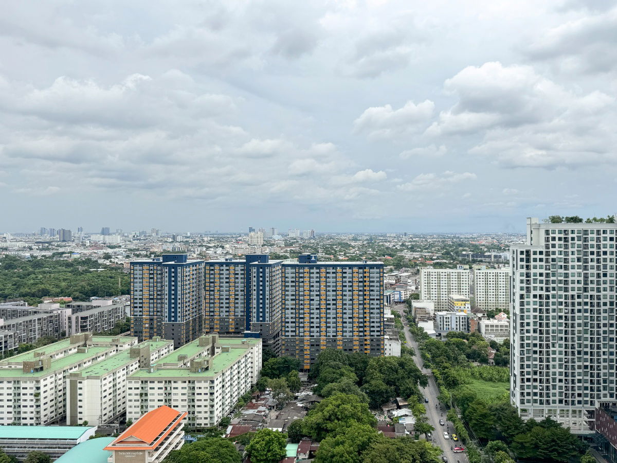 picture Rare Corner Unit with Panoramic View – The Base Sukhumvit 77 Prime location on Sukhumvit 77, just 2 minutes to BTS Onnut & Habito Mall - 3/22