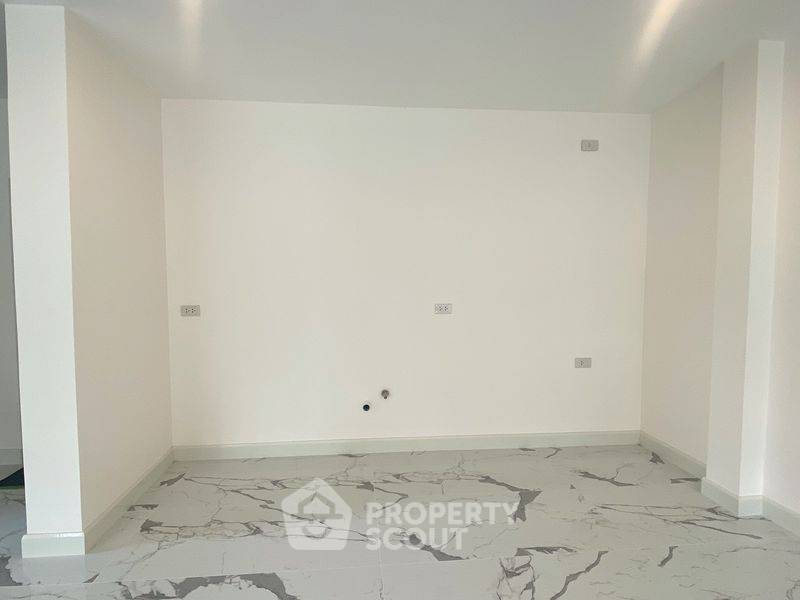 picture 3-BR House at Pakamas Village in Suan Luang (ID 2259441) - 8/25
