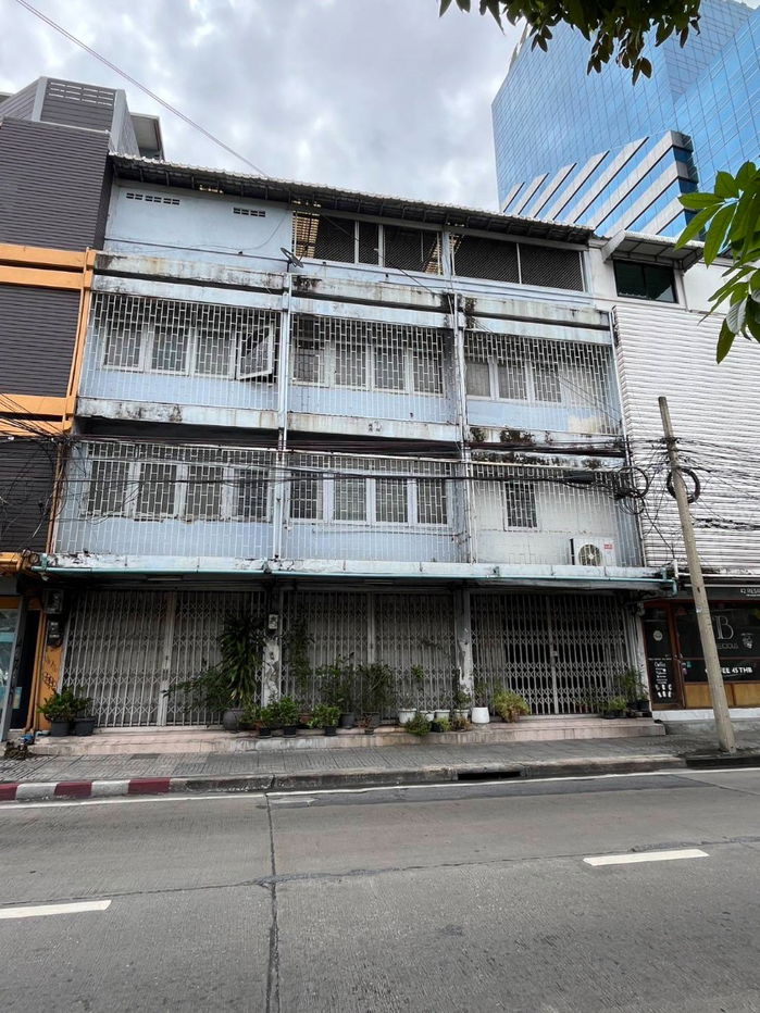 รูป 🏢 ให้เช่าตึกแถว ซอยสุขุมวิท 42 BTS เอกมัย 350 ม. - 3 คูหา 4 ชั้น 792 ตรม. - รูปที่ 2/9