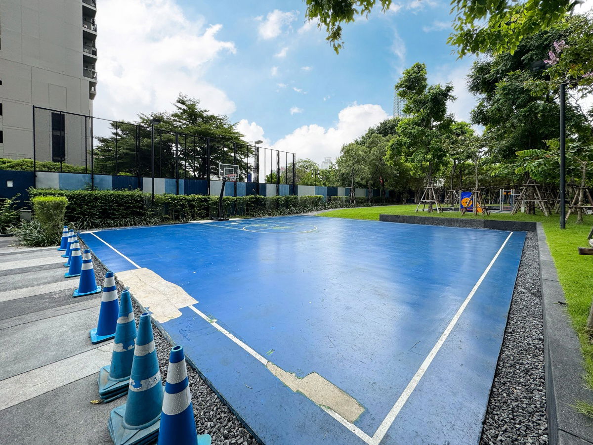 picture Rare Corner Unit with Panoramic View – The Base Sukhumvit 77 Prime location on Sukhumvit 77, just 2 minutes to BTS Onnut & Habito Mall - 21/22