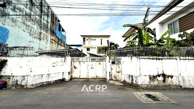 Land for sale Charoen Krung Road : Land for sale on Charoen Rat 4. 75 sq.w. Suitable for residence or office.