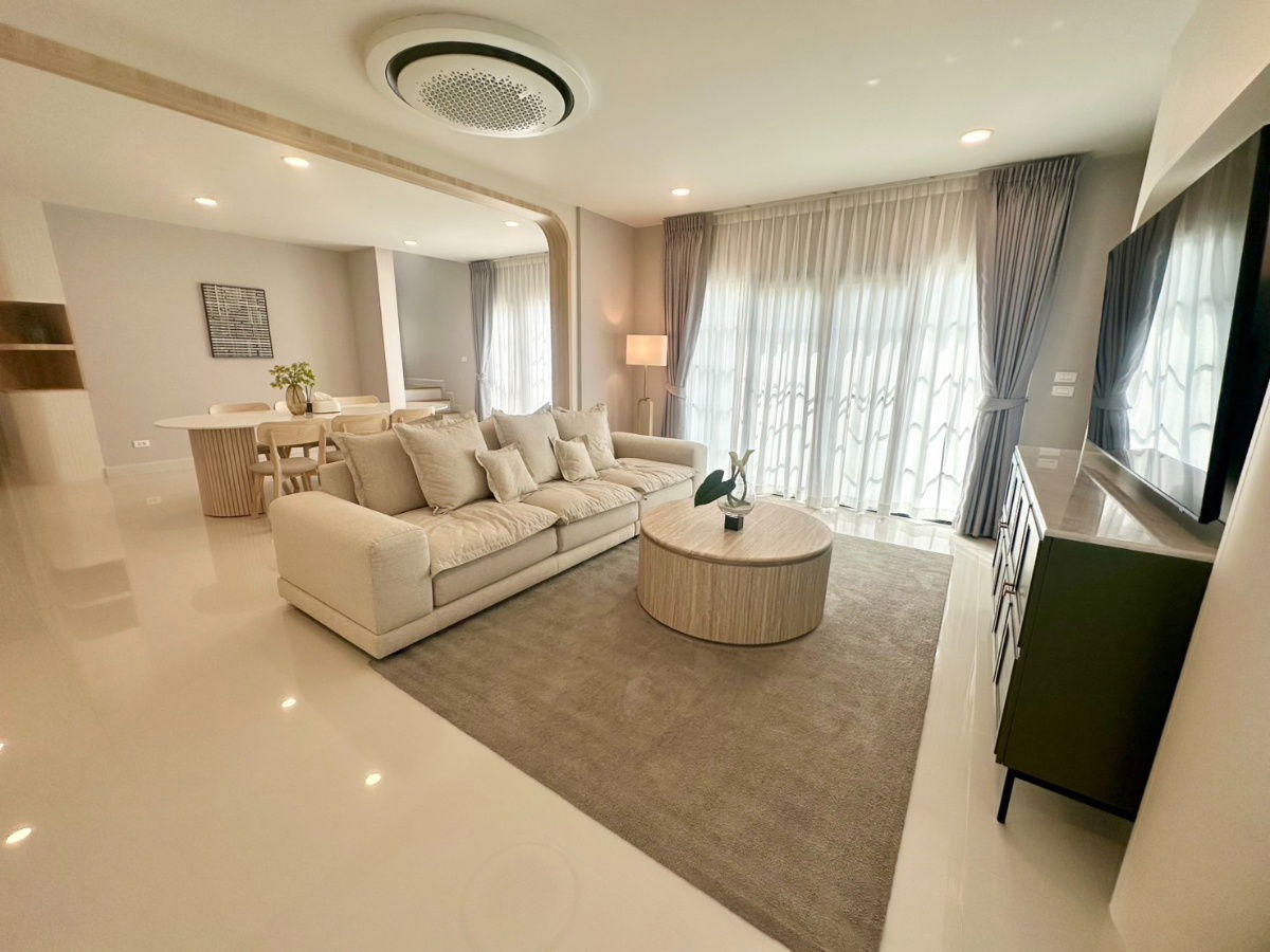 picture WS2411 🏡 Single house Centro Bangna - behind Mega 800 meters, corner house, garden view, next to main road, only 150,000 baht/month - 2/18