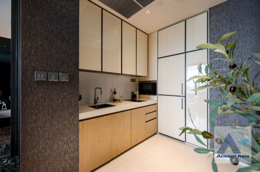 รูป 🔼🔽 AccomA 📩 Sleek high-floor condominium with bold style in Sukhumvit (AA41343) - รูปที่ 11/18