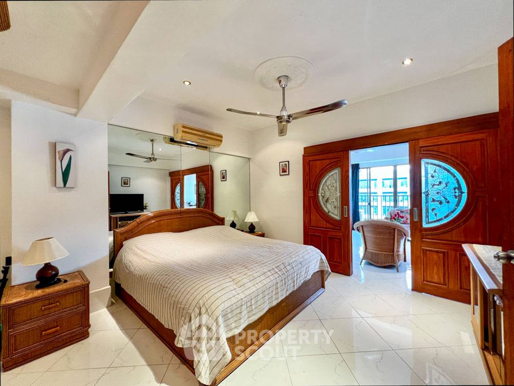picture 1-BR Condo at Sombat Pattaya Condotel close to Phratamnak (ID 1361000) - 4/14