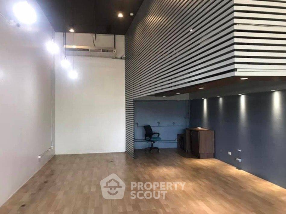 picture 1-BR Condo at Supalai Park Ratchayothin near BTS Ratchayothin (ID 2260653) - 2/6