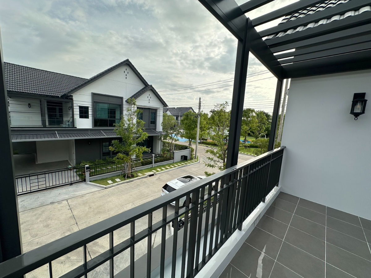 picture WS2411 🏡 Single house Centro Bangna - behind Mega 800 meters, corner house, garden view, next to main road, only 150,000 baht/month - 15/18