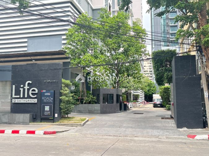 Life @ Sathorn 10