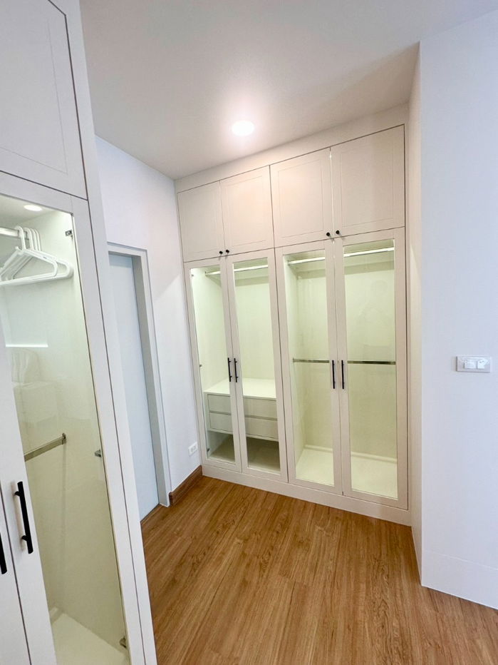 picture WS2411 🏡 Single house Centro Bangna - behind Mega 800 meters, corner house, garden view, next to main road, only 150,000 baht/month - 11/18