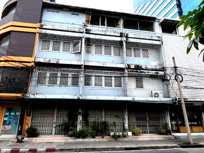 เช่าอาคารพาณิชย์ ม.กรุงเทพ กล้วยน้ำไท : 🏢 ให้เช่าตึกแถว ซอยสุขุมวิท 42 BTS เอกมัย 350 ม. - 3 คูหา 4 ชั้น 792 ตรม.