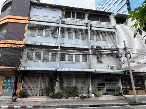 🏢 ให้เช่าตึกแถว ซอยสุขุมวิท 42 BTS เอกมัย 350 ม. - 3 คูหา 4 ชั้น 792 ตรม.