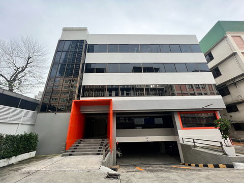 For rent: office space in Rama 9 commercial plaza.