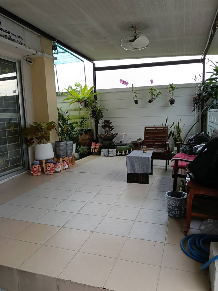 picture Want to sell a townhouse for 1.87 million, selling at cost price. - 2/5