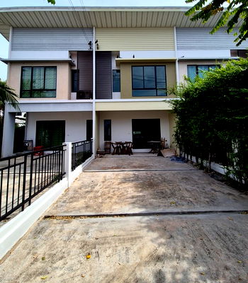 ทาวน์โฮม นนทบุรี : (เจ้าของขายเอง Owner Post) ขายทาวน์เฮาส์โครงการ โมดิวิลล่า บางบัวทอง   รีโนเวทใหม่ทั้งหลัง ราคาพิเศษเพียง 2.39 ล้านบาท 