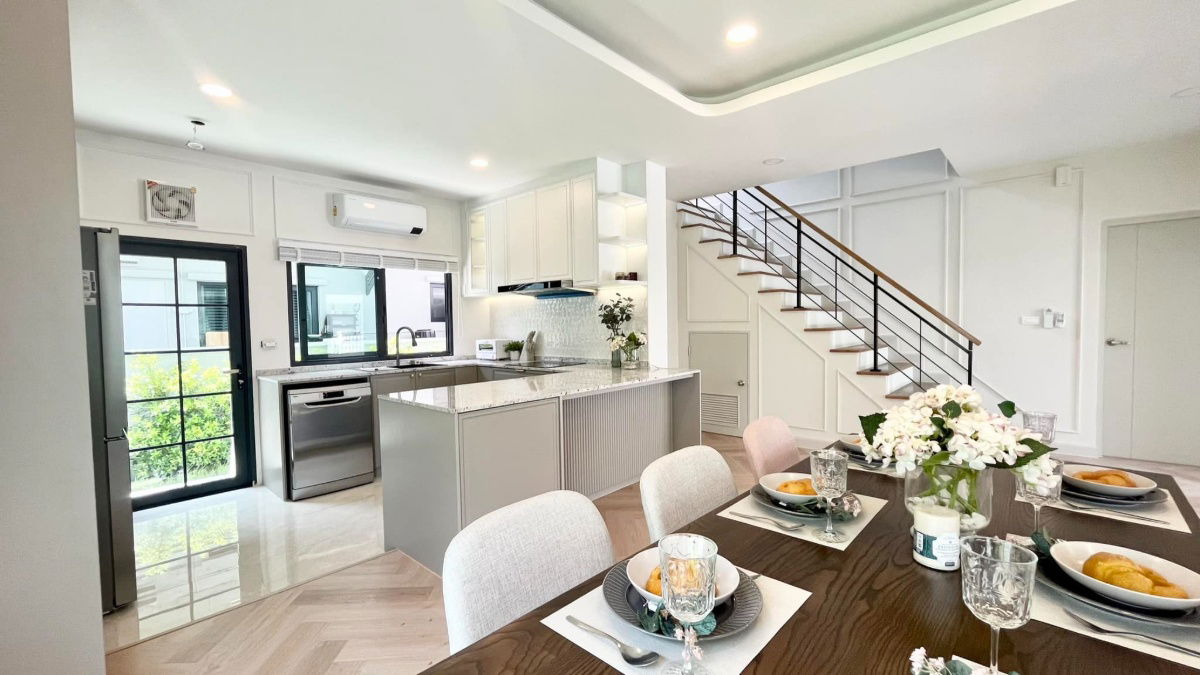 picture LD1-169 House for Rent: Centro Bangna Schedule a viewing 👉 Line: @propertybkk4 - 3/12