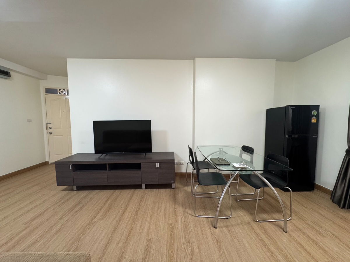 รูป  ให้เช่า ซิตี้ โฮม รัชดา 10  City Home Ratchada 10 ทาสีใหม่ ปูพื้นใหม่ 2 ห้องนอน 1 ห้องน้ำ มีเครื่องซักผ้า ผ้าม่านใหม่ เปลี่ยนสวิทช์ไฟและปลั๊กไฟใหม่  - รูปที่ 7/18