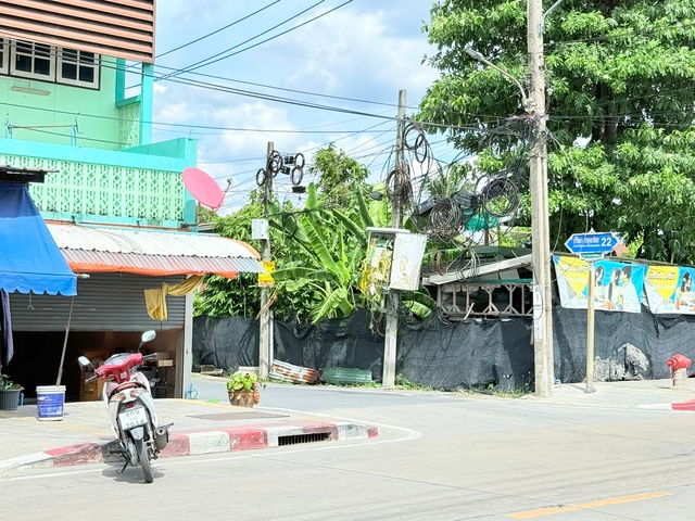 รูป ขายที่ดิน ทวีวัฒนา กาญจนาภิเษก 22  ถมสูง รั้วคอนกรีต 63 ตรว.พร้อมสร้างบ้าน เข้าซอย 100 เมตร - รูปที่ 2/9