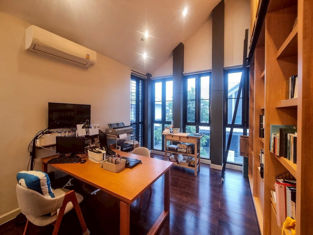 รูป ขายบ้านเดี่ยวหมู่บ้านบางกอก บูเลอวาร์ด แจ้งวัฒนะ 2 เนื้อที่ 99 ตรว หลังริม ติดสวน บิวท์อินทั้งหลังเฟอร์นิเจอร์เครื่องใช้ไฟฟ้าครบพร้อมเข้าอยู่ - รูปที่ 5/15