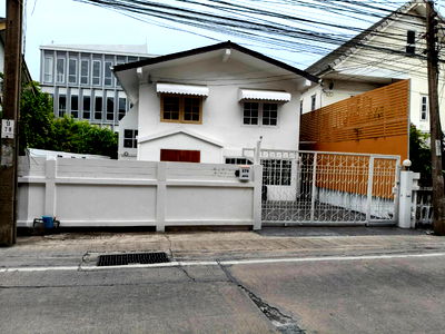 ขายบ้านเดี่ยว : ขายบ้านเดี่ยวบางนา ลาซาล สุขุมวิท105 ใกล้รถไฟฟ้าBTSแบริ่ง ที่ติดถนนสุขุมวิท105 ขายพร้อมผู้เช่าปีละ5แสน ออกบางนาตราดได้  ทำกิจการได้ 0879074045