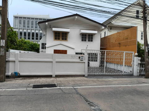 ขายบ้านเดี่ยวบางนา ลาซาล สุขุมวิท105 ใกล้รถไฟฟ้าBTSแบริ่ง ที่ติดถนนสุขุมวิท105 ขายพร้อมผู้เช่าปีละ5แสน ออกบางนาตราดได้  ทำกิจการได้ 0879074045