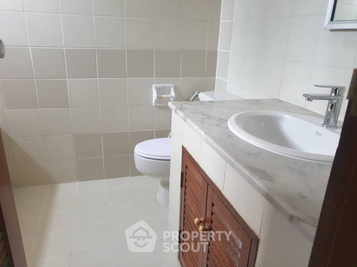 picture 2-BR Condo at Le Premier 2 Condominium near BTS Thong Lor (ID 1981846) - 13/14