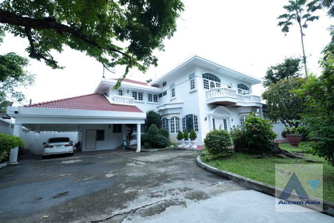 🔼🔽 AccomA 📩 Classic House in Serene Garden with Spacious Layout (AA36987)