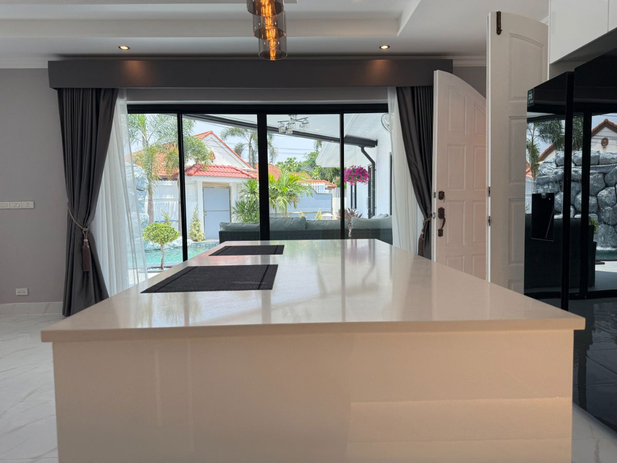 picture For Sale 4-Bedroom Pool Villa near Mabprasan Lake - 2/22