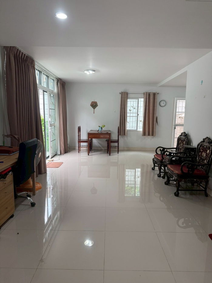 รูป 🏡 ปล่อยเช่าบ้านแฝดสไตล์โมเดิร์น ทำเลดี พร้อมอยู่ ใกล้รถไฟฟ้า! โครงการอารียา โคโม่ วงแหวน-รามอินทรา | Areeya Como Wongwaen-Ramintra - รูปที่ 9/16