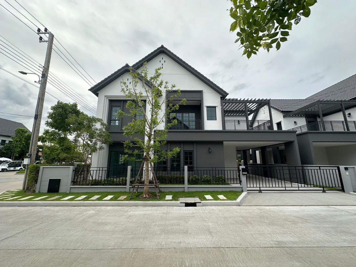 picture WS2411 🏡 Single house Centro Bangna - behind Mega 800 meters, corner house, garden view, next to main road, only 150,000 baht/month - 1/18